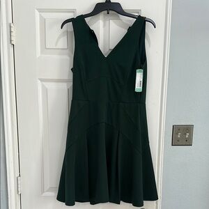 Adelyn Rae Green Sleeveless V-Neck Cocktail Dress